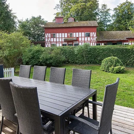 10 Person Holiday In